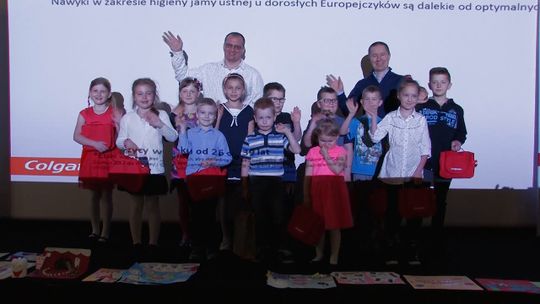 "Zaopiekuj się z nami swoimi ząbkami".