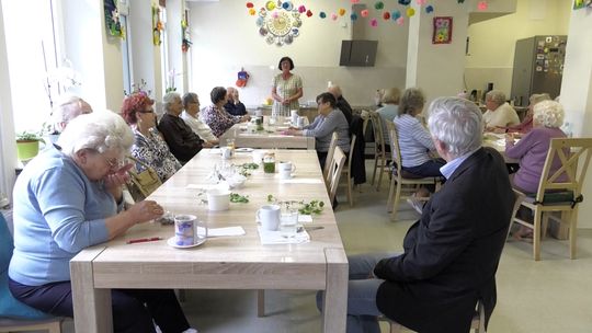 Zioła z podwórka w słubickim Seniorze+