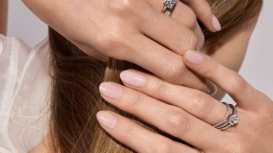 Złote pierścionki zaręczynowe Aclari - dlaczego są tak popularne? Złote pierścionki zaręczynowe Aclari - dlaczego są tak popularne?