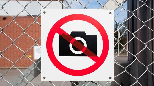 Zrobienie zdjęcia nie zrobi z ciebie przestępcy. MON łagodzi zakaz