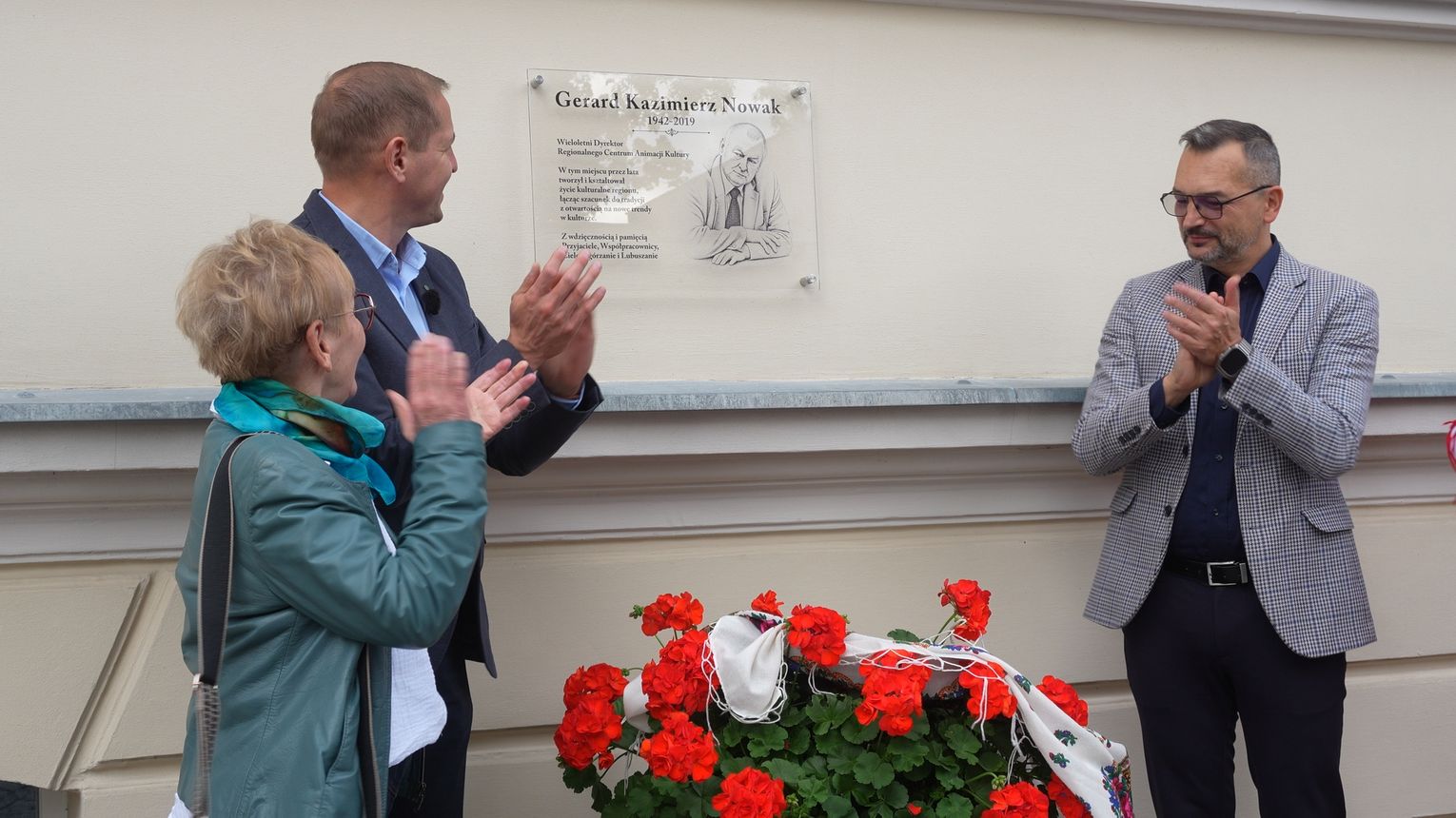 Gerard Nowak upamiętniony. Tablica odsłonięta przed siedzibą RCAK
