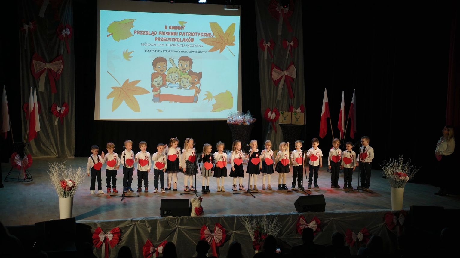Mali patrioci na scenie – przedszkolaki zaśpiewały w Skwierzynie