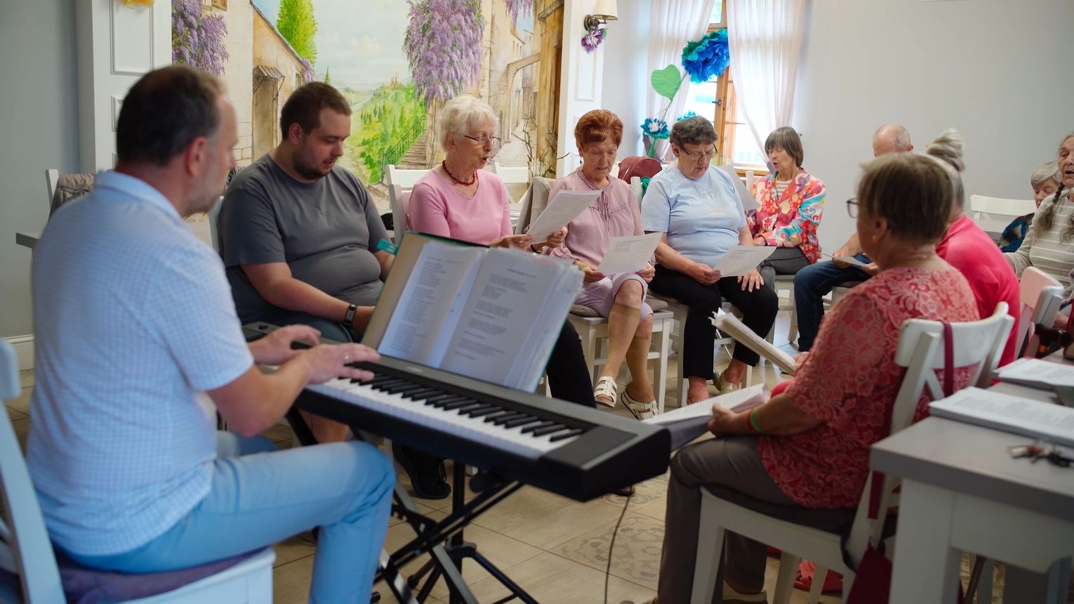 Poranki przy kawie dla seniorów w Międzyrzeczu