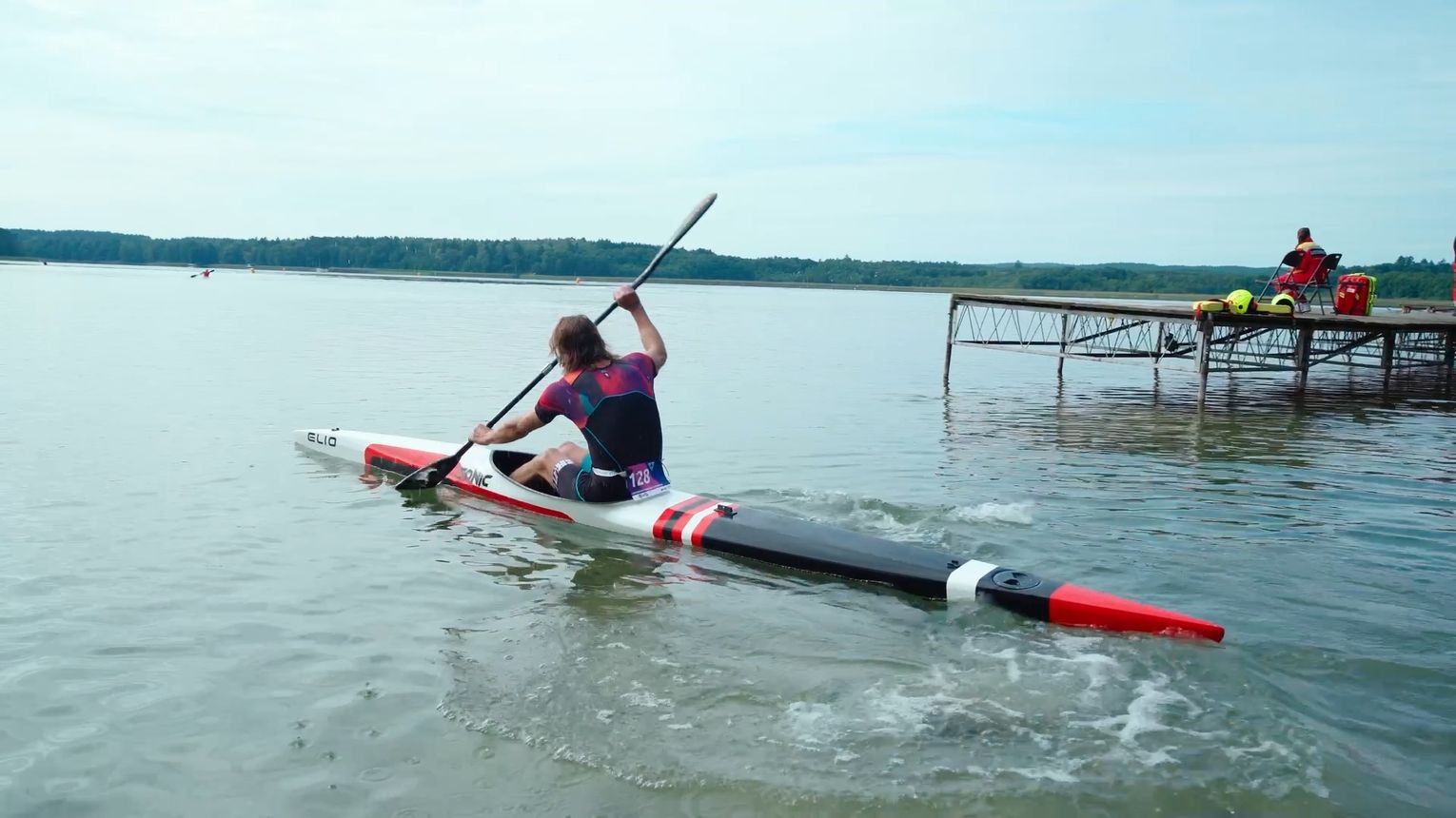 Sportowe emocje nad Jeziorem Niesłysz. Kolejna edycja TRI NAD NIESŁYSZEM za nami