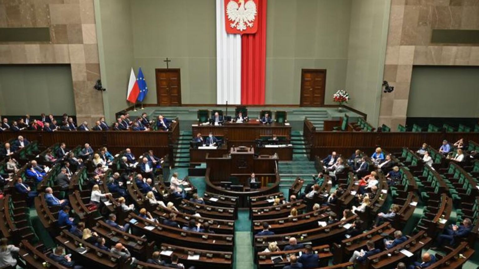 Tusk wygrywa, ale władzę może przejąć prawica. Podział mandatów