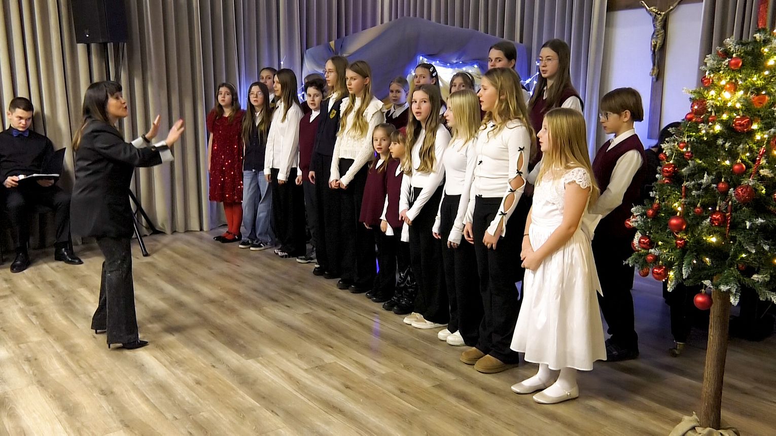 Uczniowie slubickich muzycznych szkół i chór Adoramus stworzyli kolędowy wieczór