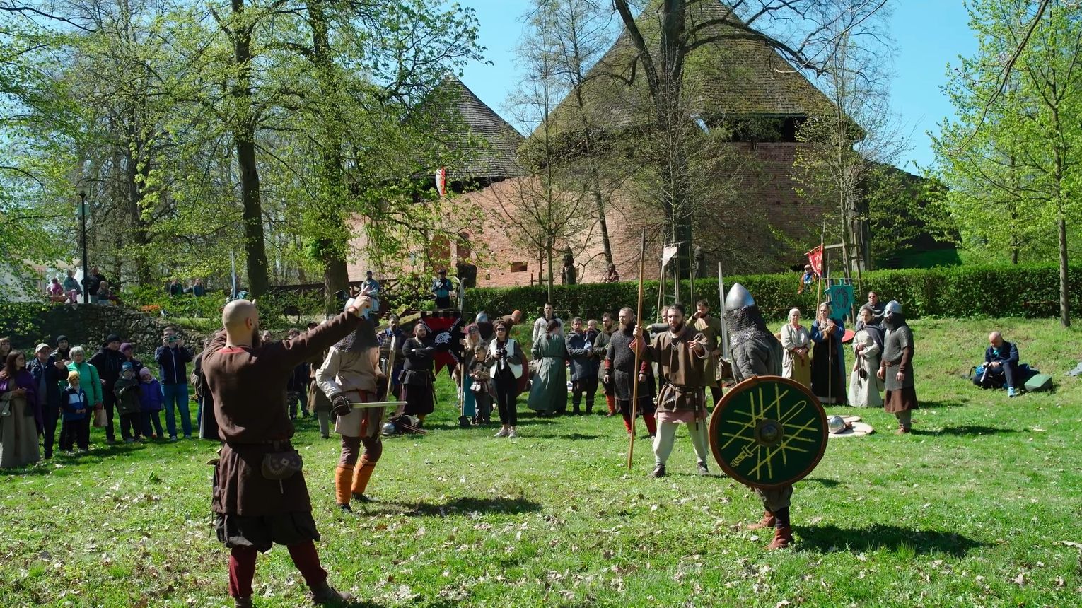 W cieniu korony - Muzeum w Międzyrzeczu