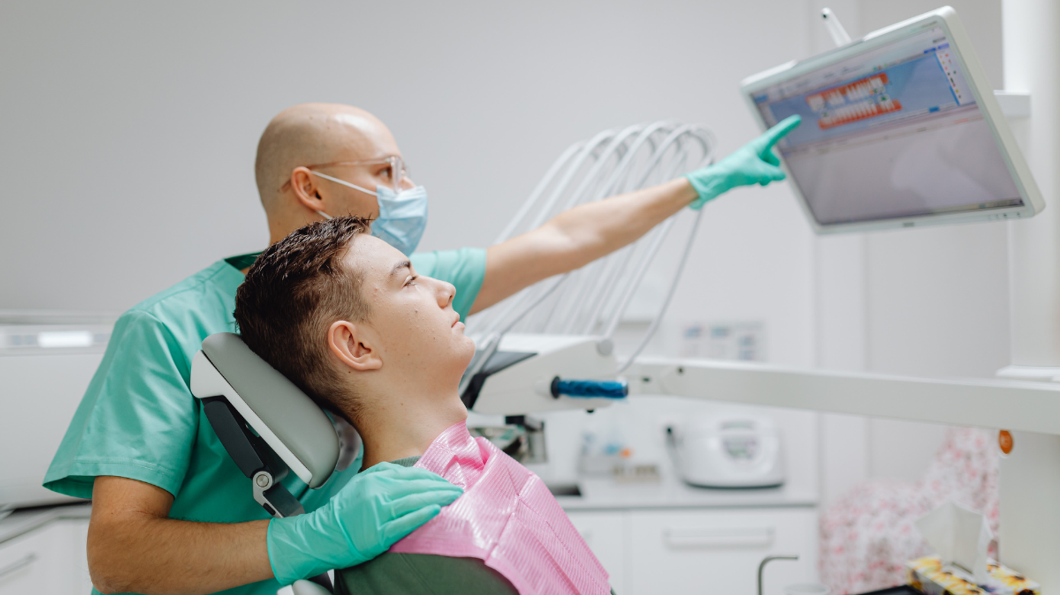 W kolejkach do lekarzy. Politycy sami w nich nie stoją