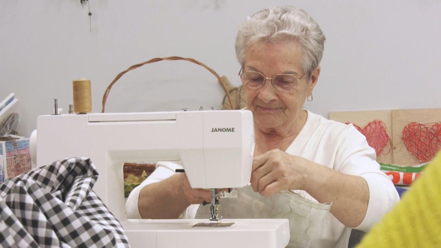 Warsztaty krawieckie w Klubie Senior+ w Rzepinie