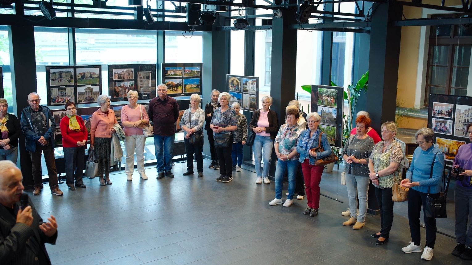 Wernisaż wystawy UTW Sekcji Turystycznej w Świebodzinie