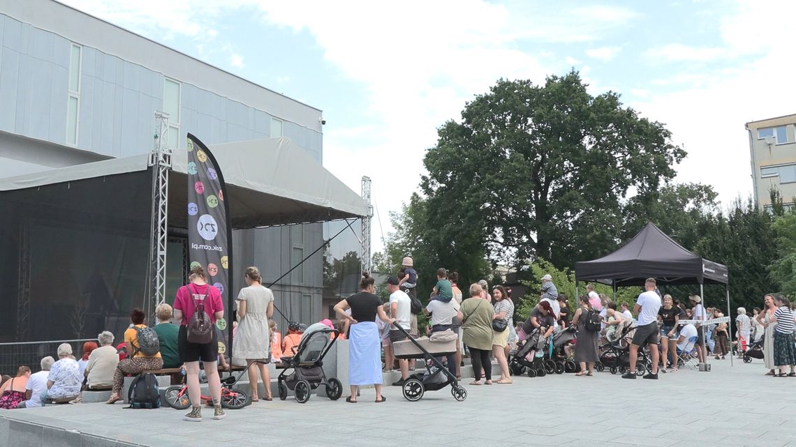 Bajki na Placu Teatralnym, czyli Lato Muz Wszelakich dla najmłodszych Bajki na Placu Teatralnym, czyli Lato Muz Wszelakich dla najmłodszych