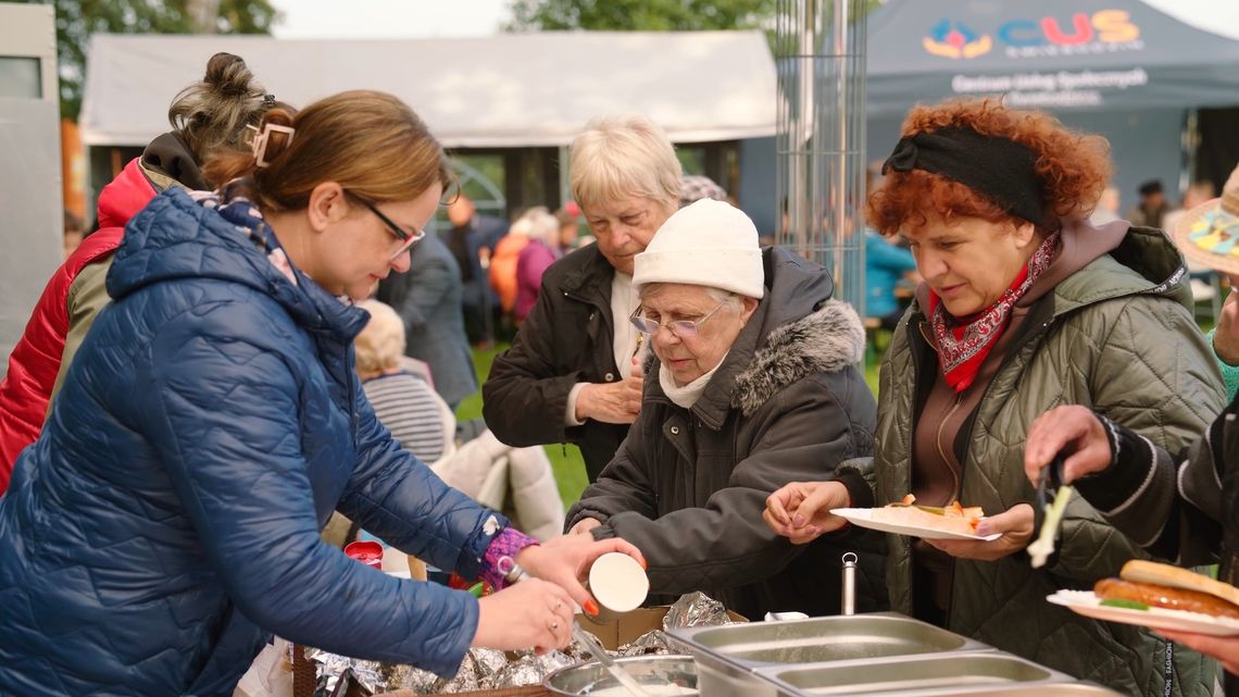 Dni Seniora - Dzień Pieczonego Ziemniaka w Świebodzinie Dni Seniora - Dzień Pieczonego Ziemniaka w Świebodzinie
