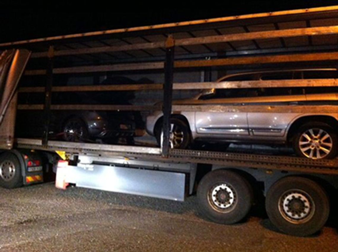 DWA SKRADZIONE AUTA ODZYSKANE PRZEZ STRAŻ GRANICZNĄ