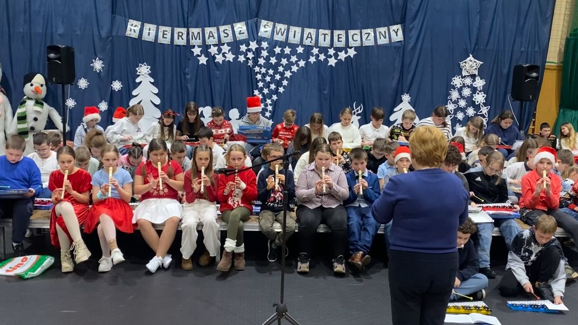 Hala sportowa wypełniona rękodziełem i zapachem wypieków, czyli Kiermasz Świąteczny w Rzepinie.