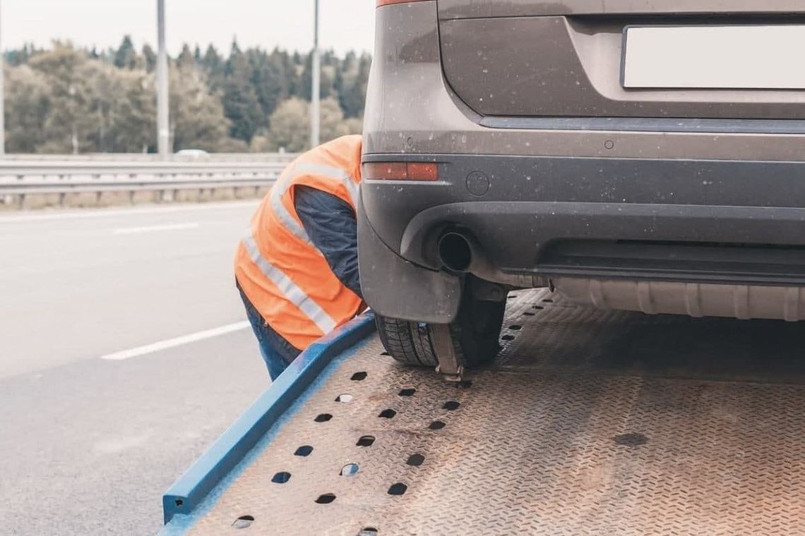 Ile kosztuje odholowanie auta? Pojawiły się też stawki za hulajnogi