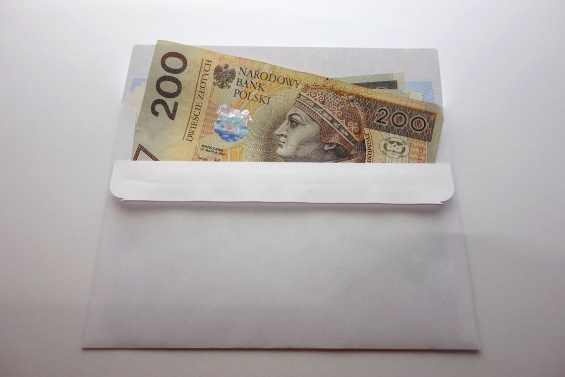 Ile pieniędzy dać na komunię? Wypchać kopertę czy kupić prezent? Ile pieniędzy dać na komunię? Wypchać kopertę czy kupić prezent?