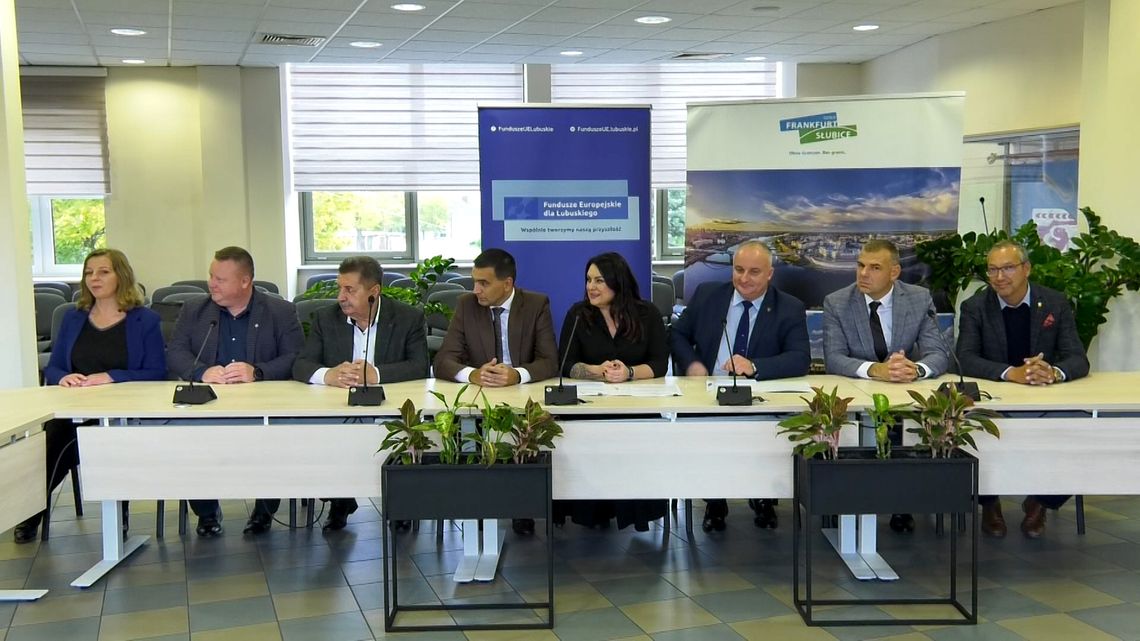 Innowacyjne formaty lekcji dla uczniów gmin G7 - podpisanie umowy