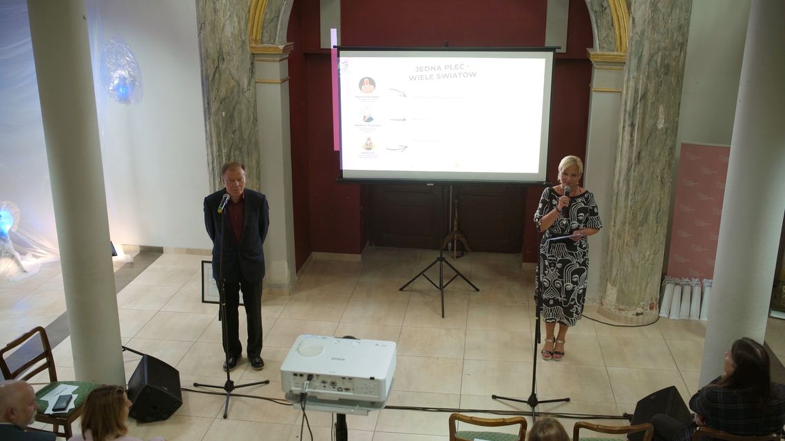 "Jedna Płeć – Wiele Światów: Międzyrzecka Synagoga jako Przestrzeń Dialogu o Roli Kobiet"