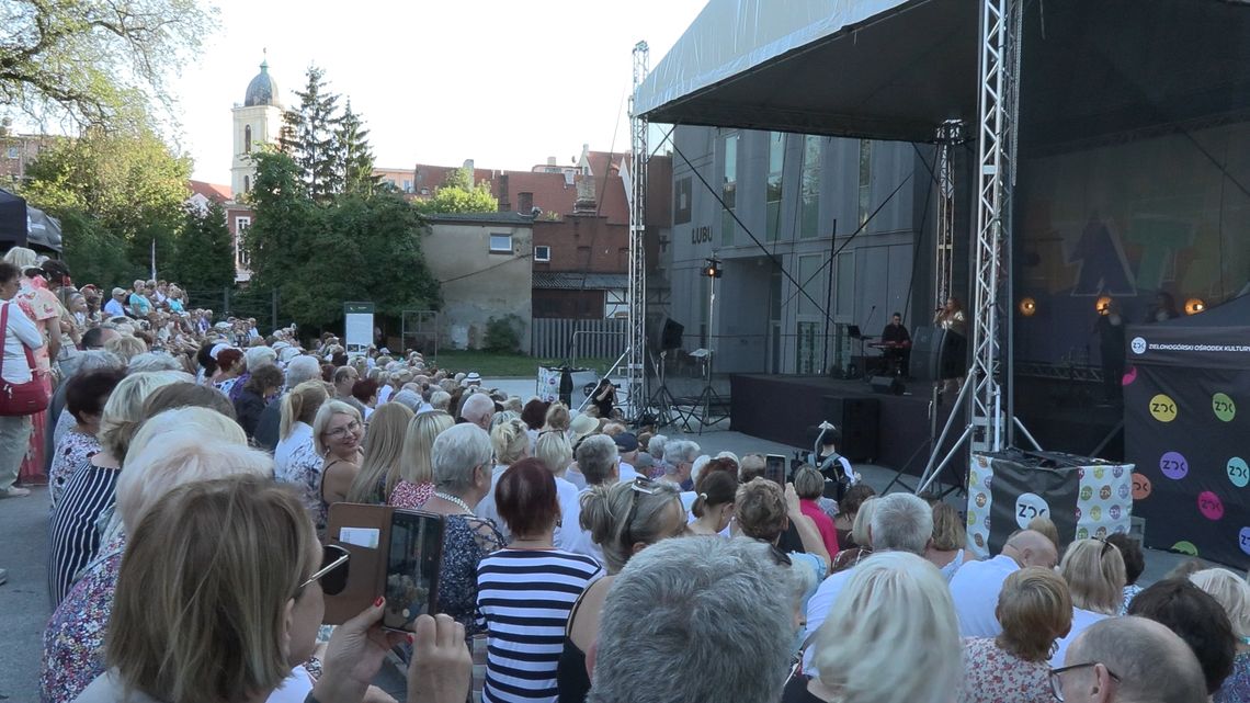 Joanna Liszowska na scenie Placu Teatralnego - Lato Muz Wszelakich Joanna Liszowska na scenie Placu Teatralnego - Lato Muz Wszelakich