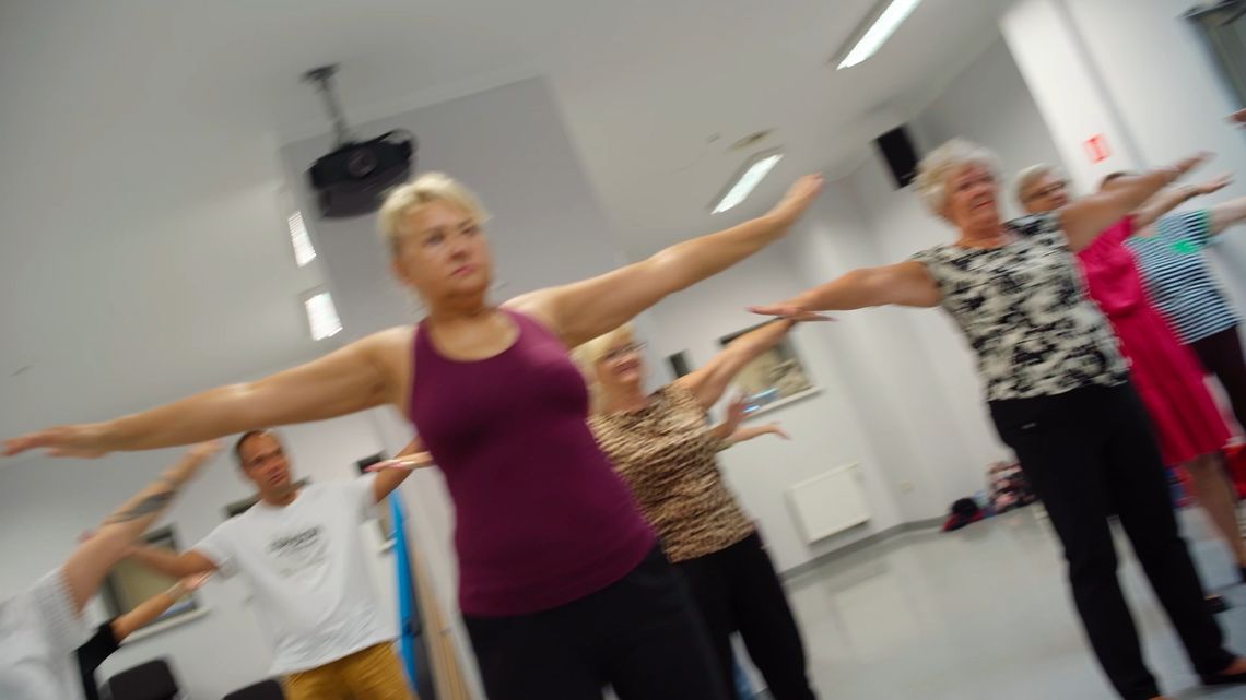 Joga i taniec dla seniorów w MOK