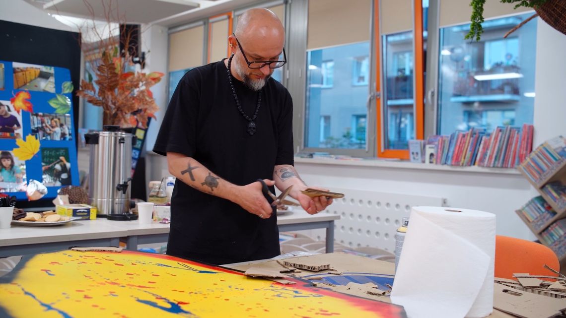 Kartonowe maski powstały podczas warsztatów w Międzyrzeczu Kartonowe maski powstały podczas warsztatów w Międzyrzeczu