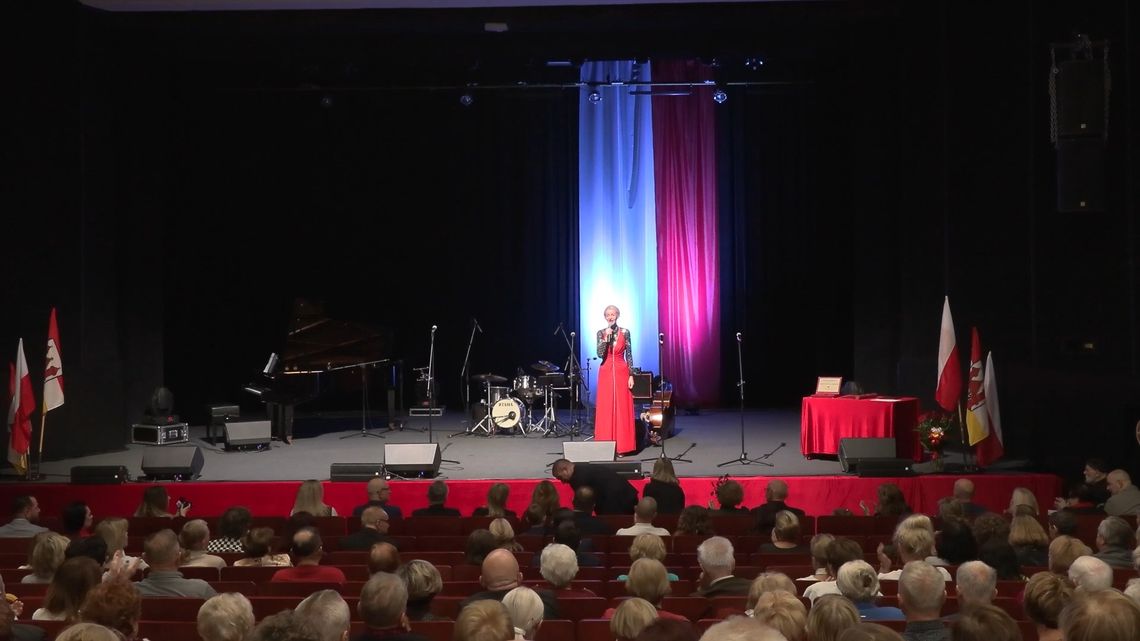 Koncert patriotyczny w Świebodzińskim Domu Kultury Koncert patriotyczny w Świebodzińskim Domu Kultury