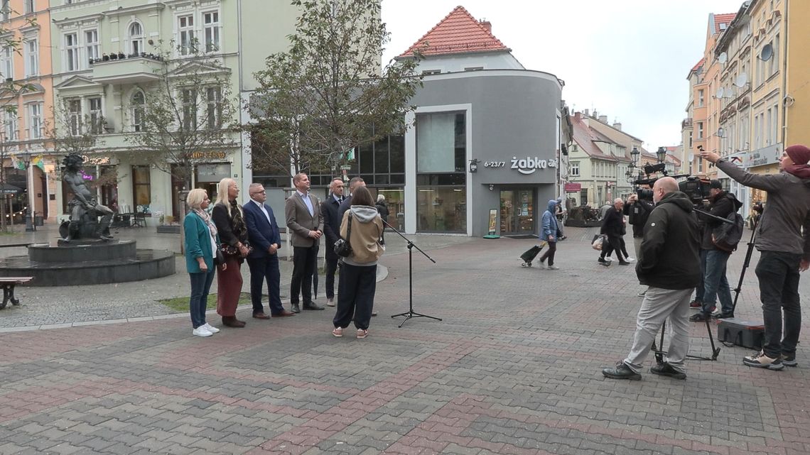 Konferencja prasowa dotycząca wizyty Książula na Winobraniu.