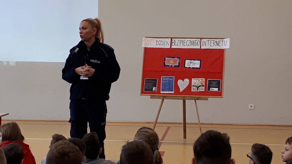 Międzynarodowy Dzień Bezpiecznego Internetu z Funkcjonariuszami Policji