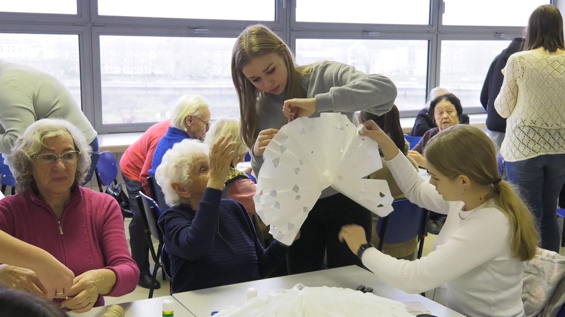 Międzypokoleniowe warsztaty świąteczne w słubickim ULO