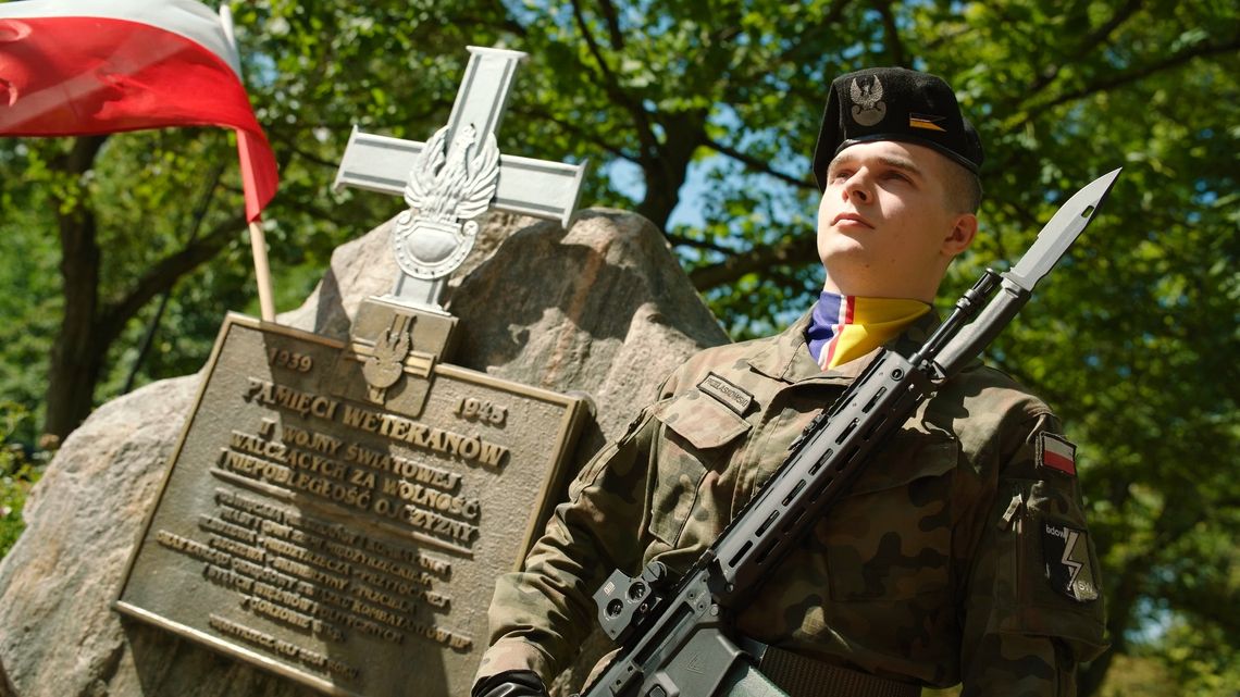 Międzyrzecz uczcił 86. rocznicę wybuchu II wojny światowej: Hołd dla ofiar i bohaterów przy Pomniku Weteranów Międzyrzecz uczcił 86. rocznicę wybuchu II wojny światowej: Hołd dla ofiar i bohaterów przy Pomniku Weteranów
