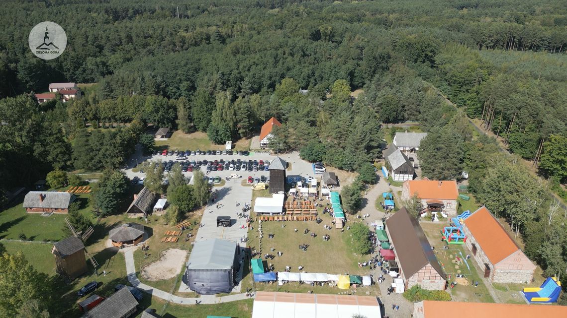 Miejskie dożynki w skansenie w Ochlii