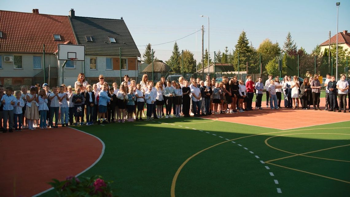 Nowy Rok Szkolny w Kaławie: Uroczysta Inauguracja i Zmiana na Stanowisku Dyrektora