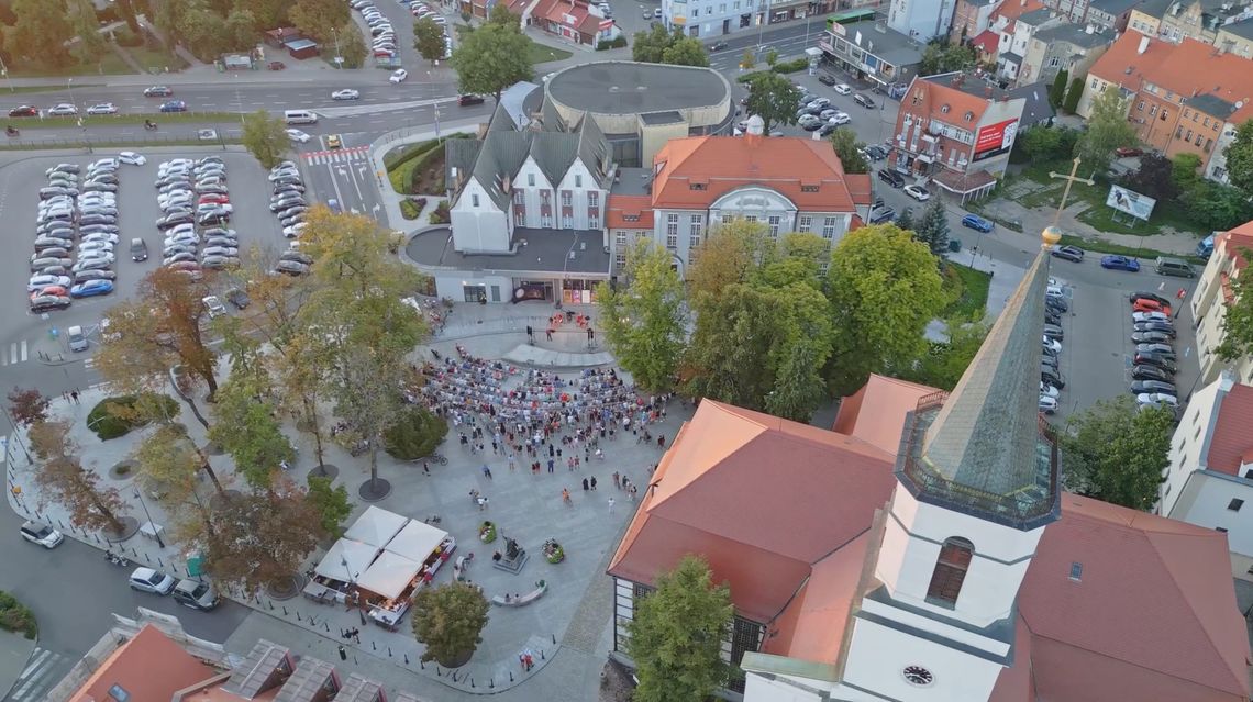 "O Północy w Paryżu" - promenadowy koncert muzyki francuskiej przed Filharmonią "O Północy w Paryżu" - promenadowy koncert muzyki francuskiej przed Filharmonią