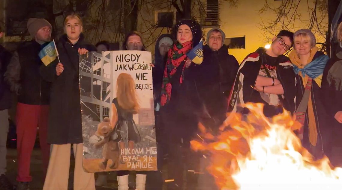 Ogień solidarności zapłonął w 4. rocznicę wojny Ogień solidarności zapłonął w 4. rocznicę wojny