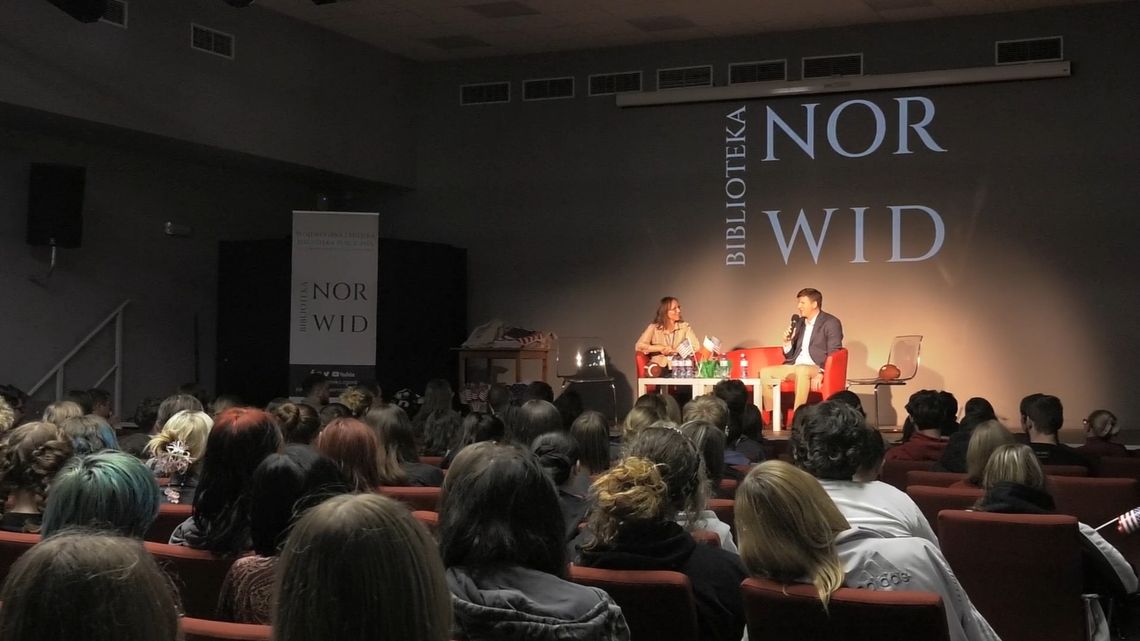 Ósmy Dzień Amerykański w Bibliotece Norwida – spotkanie z kulturą USA