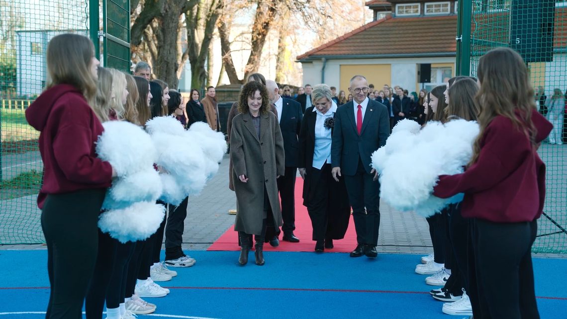 Otwarcie nowoczesnego boiska wielofunkcyjnego przy LO w Międzyrzeczu