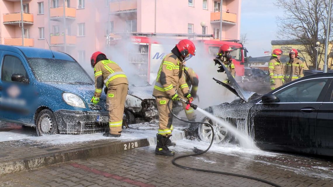 Pożar samochodów na osiedlu WIMAR2