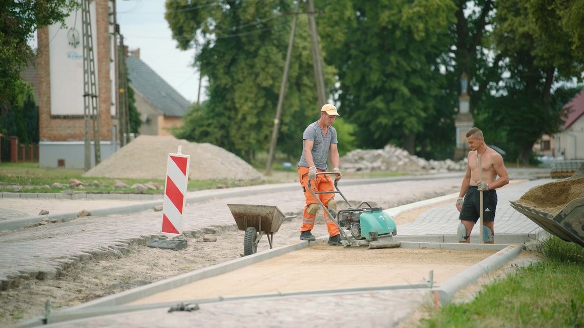 Przebudowa drogi powiatowej w Zemsku - Powiat Międzyrzecki