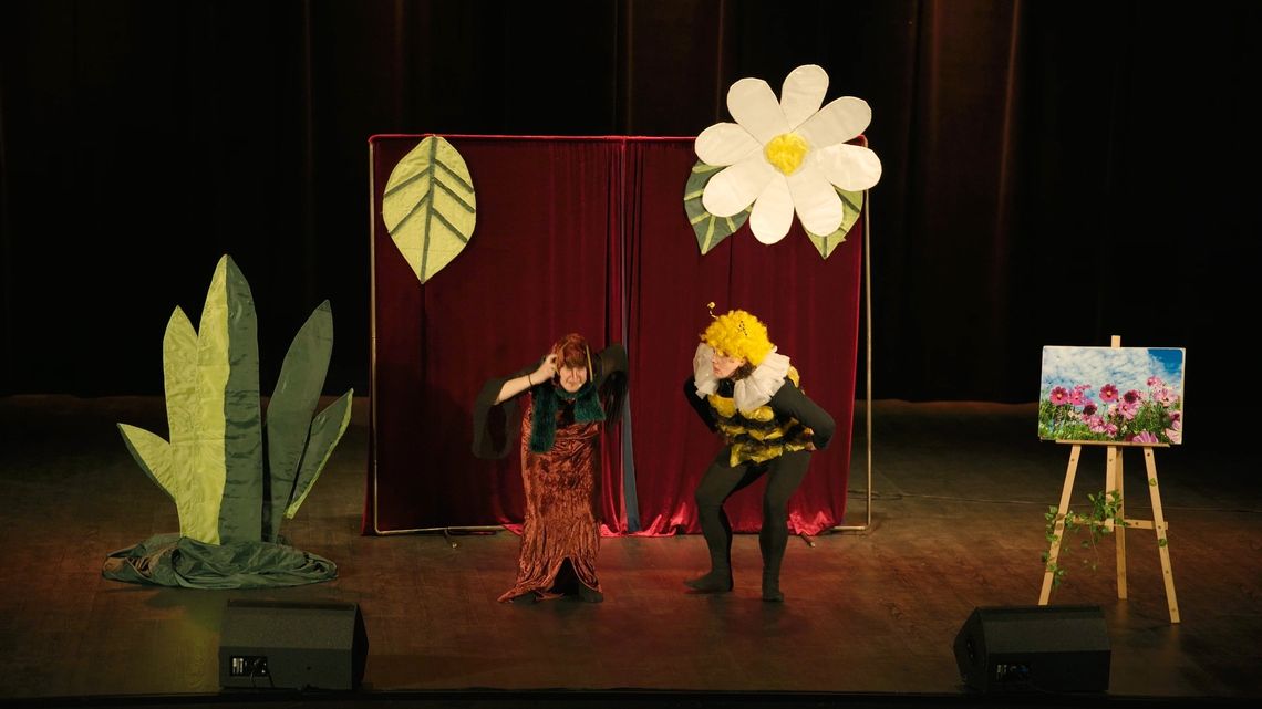 Przedstawienie teatralne na zakończenie ferii w Skwierzynie Przedstawienie teatralne na zakończenie ferii w Skwierzynie