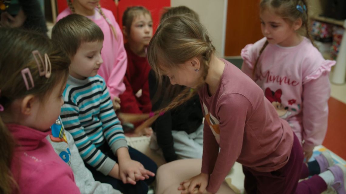 Ratownik medyczny gościem w przedszkolu „Pod Jarzębinką” Ratownik medyczny gościem w przedszkolu „Pod Jarzębinką”