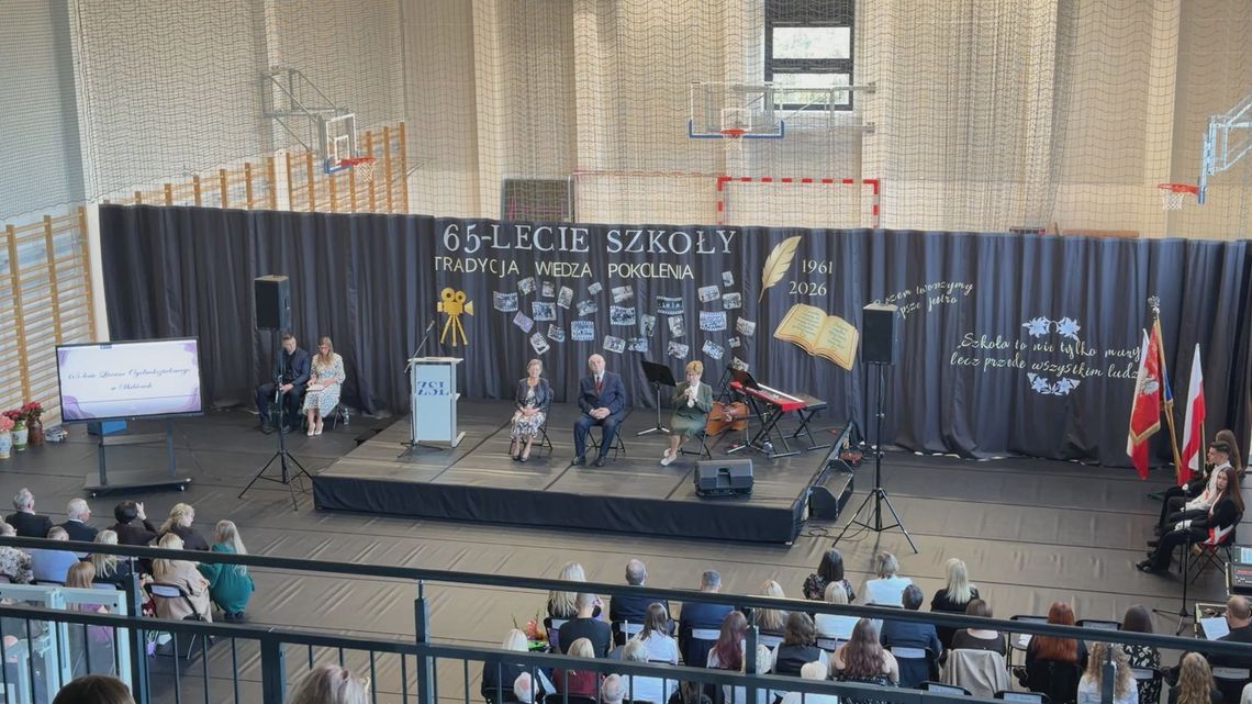 Słubickie liceum świętowało 65-lecie. Były wzruszenia, wspomnienia i jubileuszowy bal Słubickie liceum świętowało 65-lecie. Były wzruszenia, wspomnienia i jubileuszowy bal