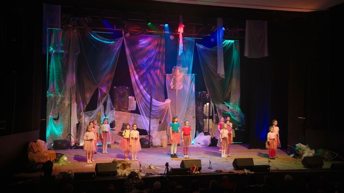 Spektakl Rok 2050 w Świebodzińskim Domu Kultury