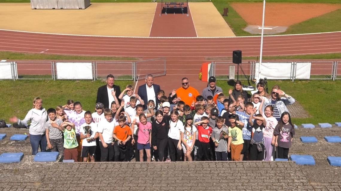 Sportowy dzień na stadionie SOSiR dla uczniów SP2