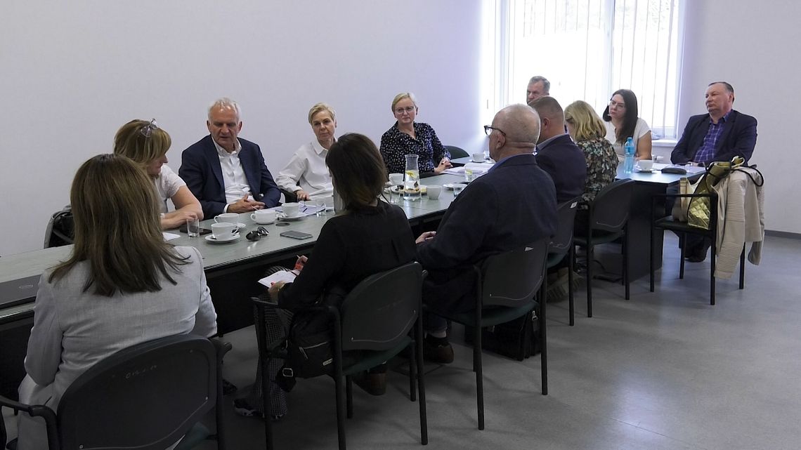 Spotkanie powiatowej i gminnej komisji budżetowej w Urzędzie Gminy Lubrza - Powiat Świebodziński