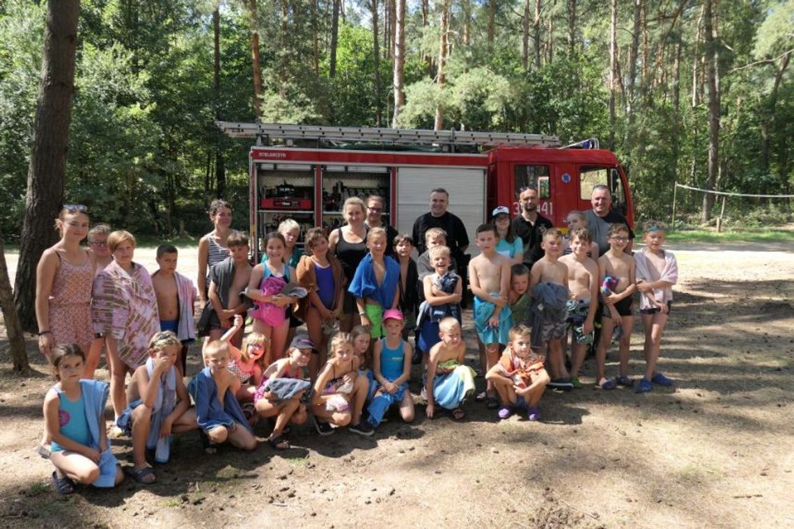 Strażacy czuwają nad bezpieczeństwem wypoczynku dzieci 