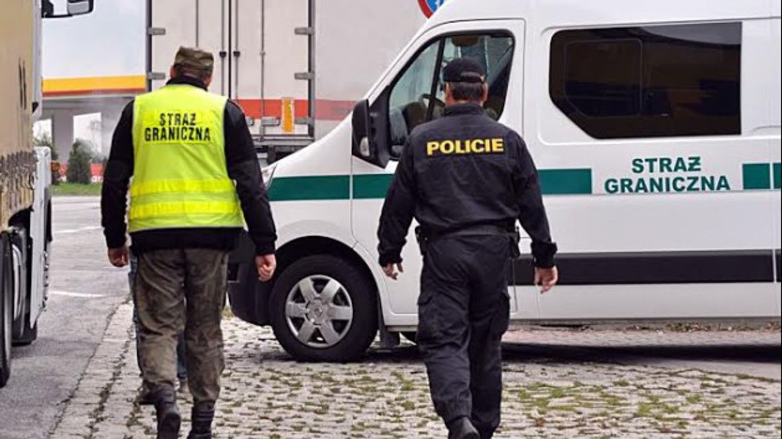 USIŁOWALI NIELEGALNIE PRZEWIEŹĆ PRZEZ GRANICĘ CUDZOZIEMCÓW