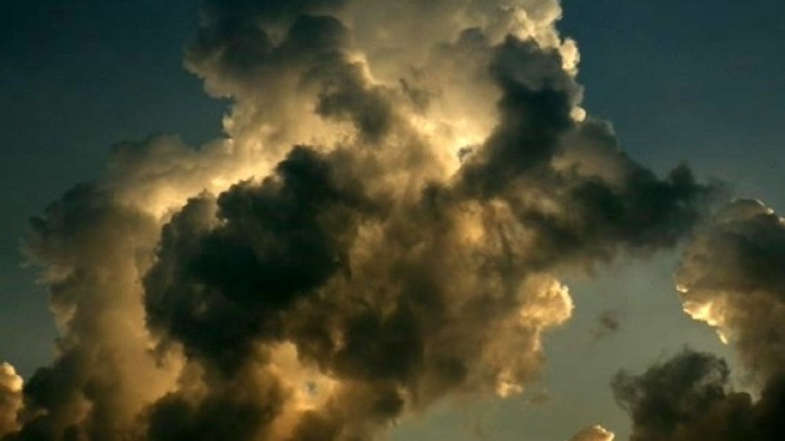 Uwaga! Przewidywane burze z gradem Uwaga! Przewidywane burze z gradem