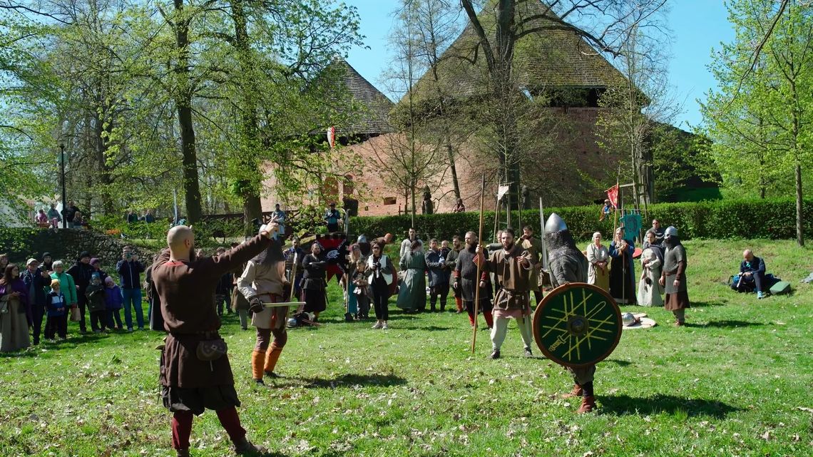 W cieniu korony - Muzeum w Międzyrzeczu