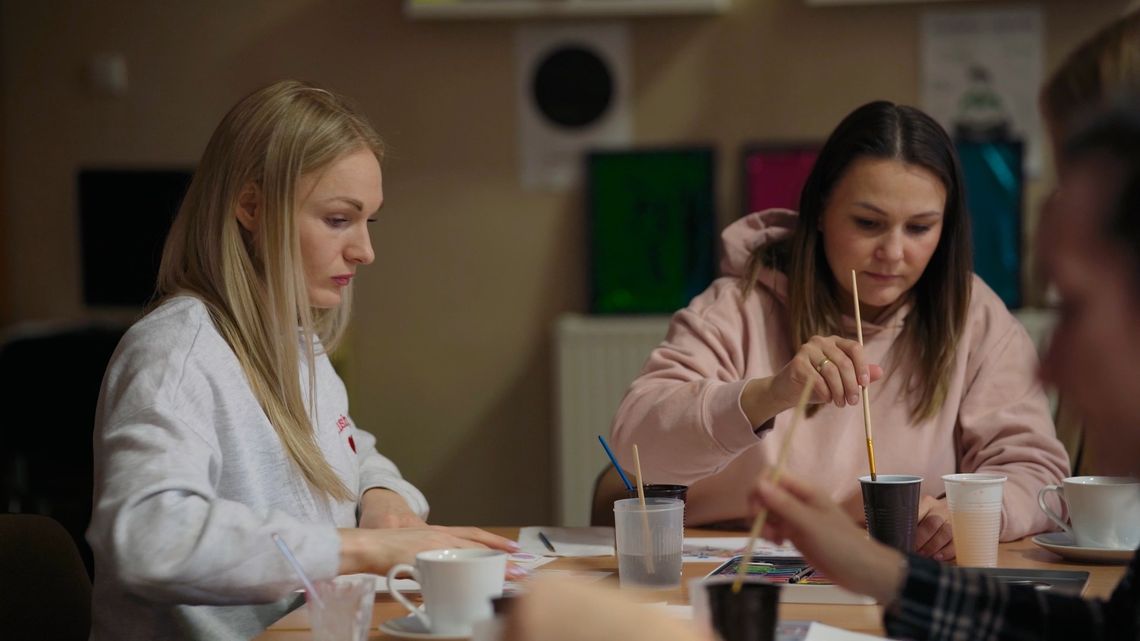 Warsztaty malarskie w ramach miesiąca kobiet w Skwierzynie