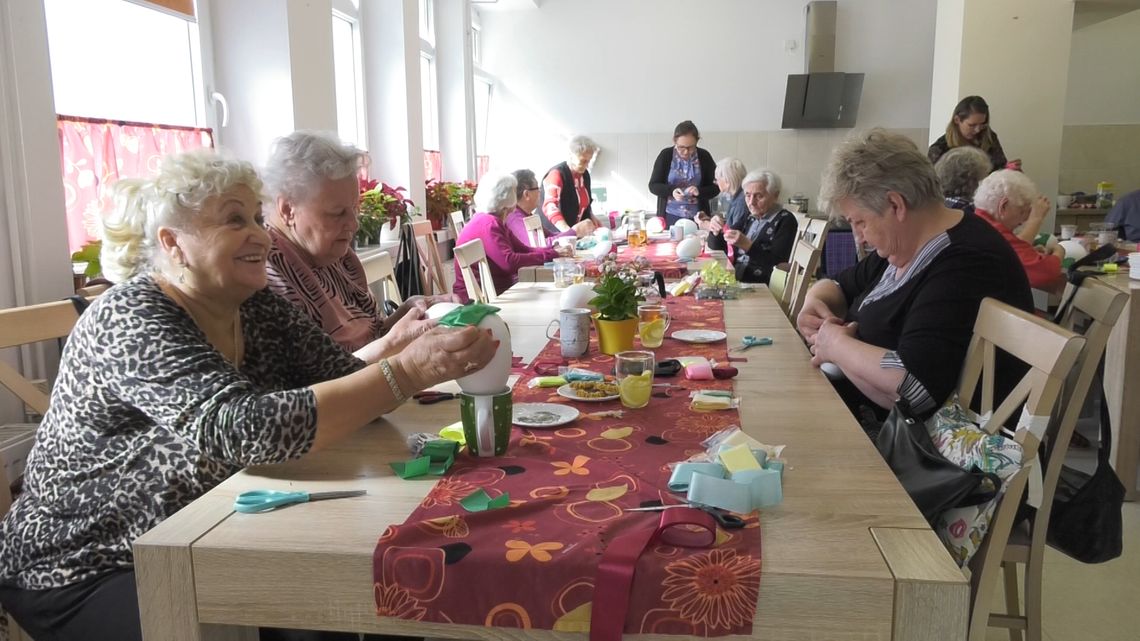 Wielkanocny kiermasz i warsztaty w Dziennym Domu Senior+